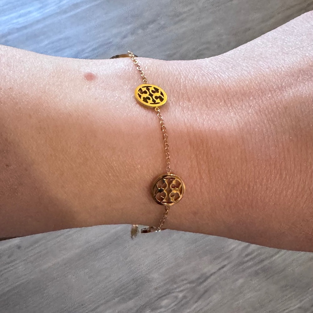 Beautiful Gold Bracelet with Filigree Discs - Picture 6 of 10